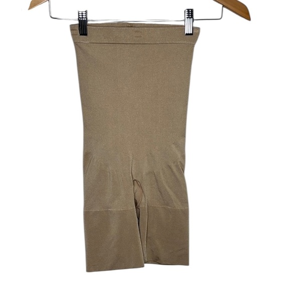 Spanx Tan High Waisted Tight Shorts Women Size Medium - Picture 1 of 3